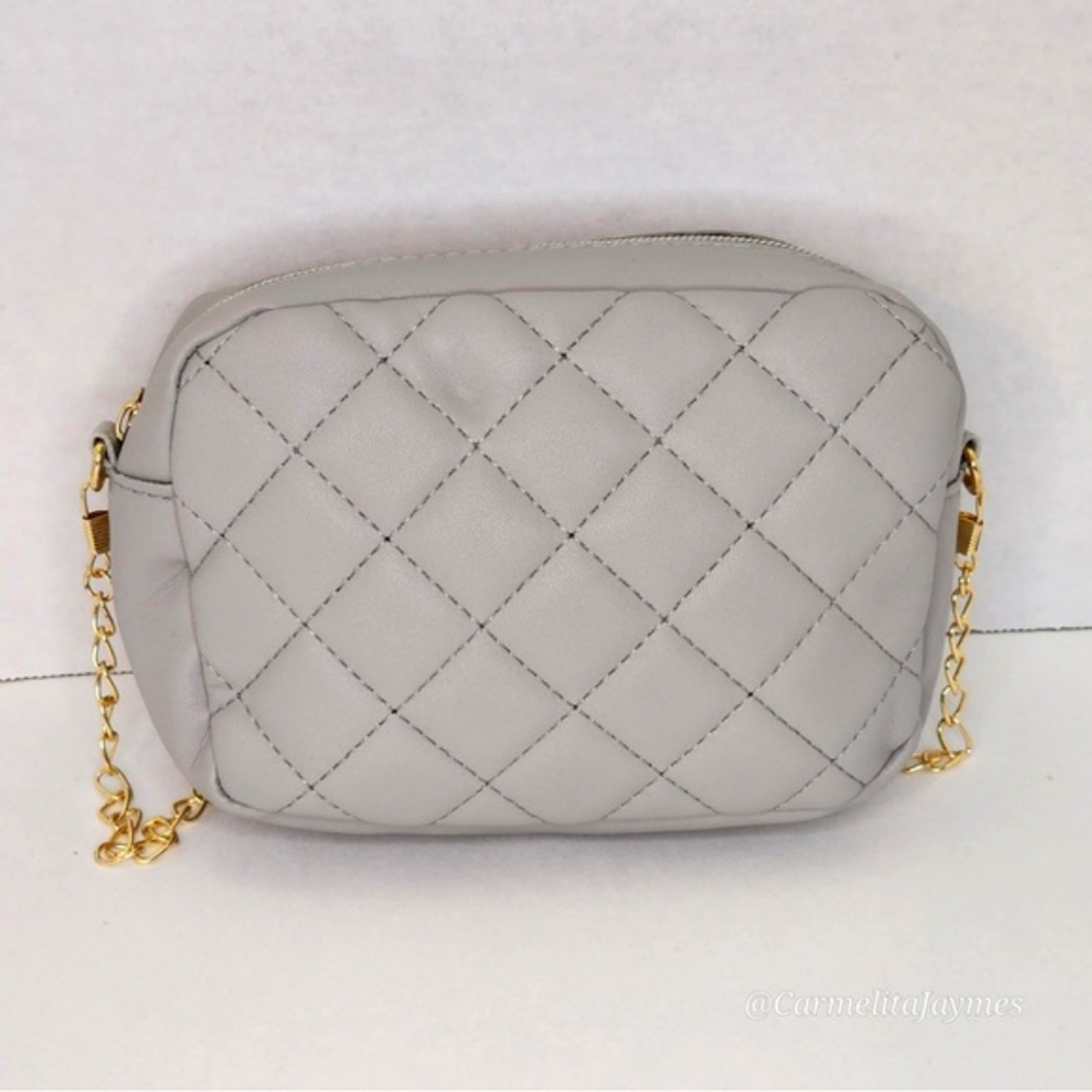 Sandy Gray 👜 Quilted Diamond Pattern Crossbody Gold Chain Purse NEW 🆕